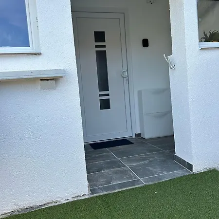 Mit Terrasse شقة